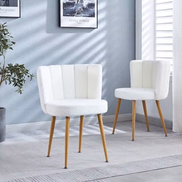 Set di 2 Sedie da Pranzo Minimal in Tessuto Bouclé Bianco con Gambe in Legno e Struttura in Metallo