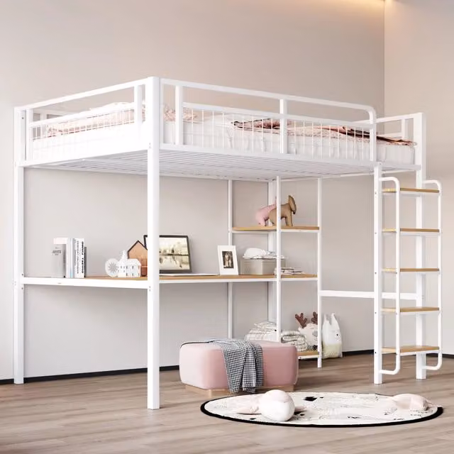 Letto a soppalco in metallo 140x200 cm con scala di sicurezza, scrivania e mensole, bianco