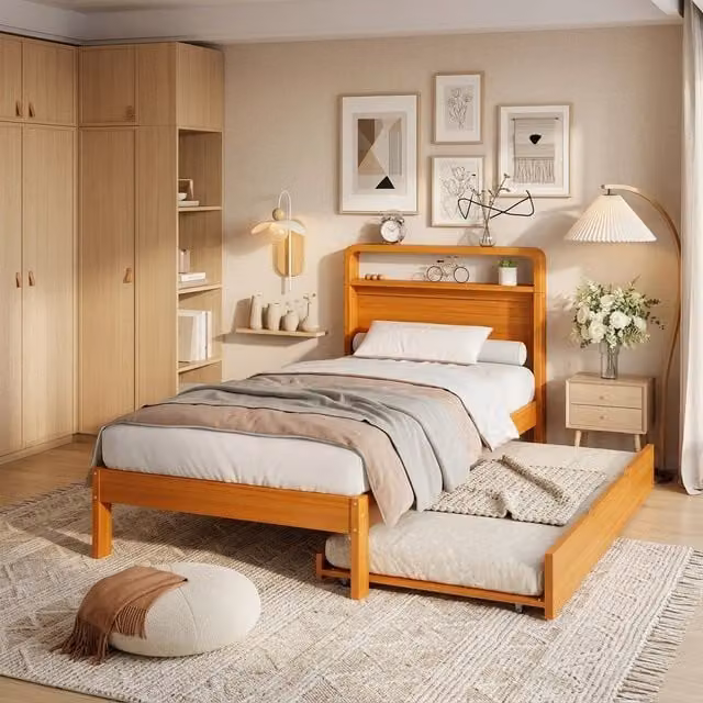 Letto in legno colore naturale 90×200 cm con letto estraibile 90×190 cm montabile a sinistra o destra e testata arrotondata, senza materassi