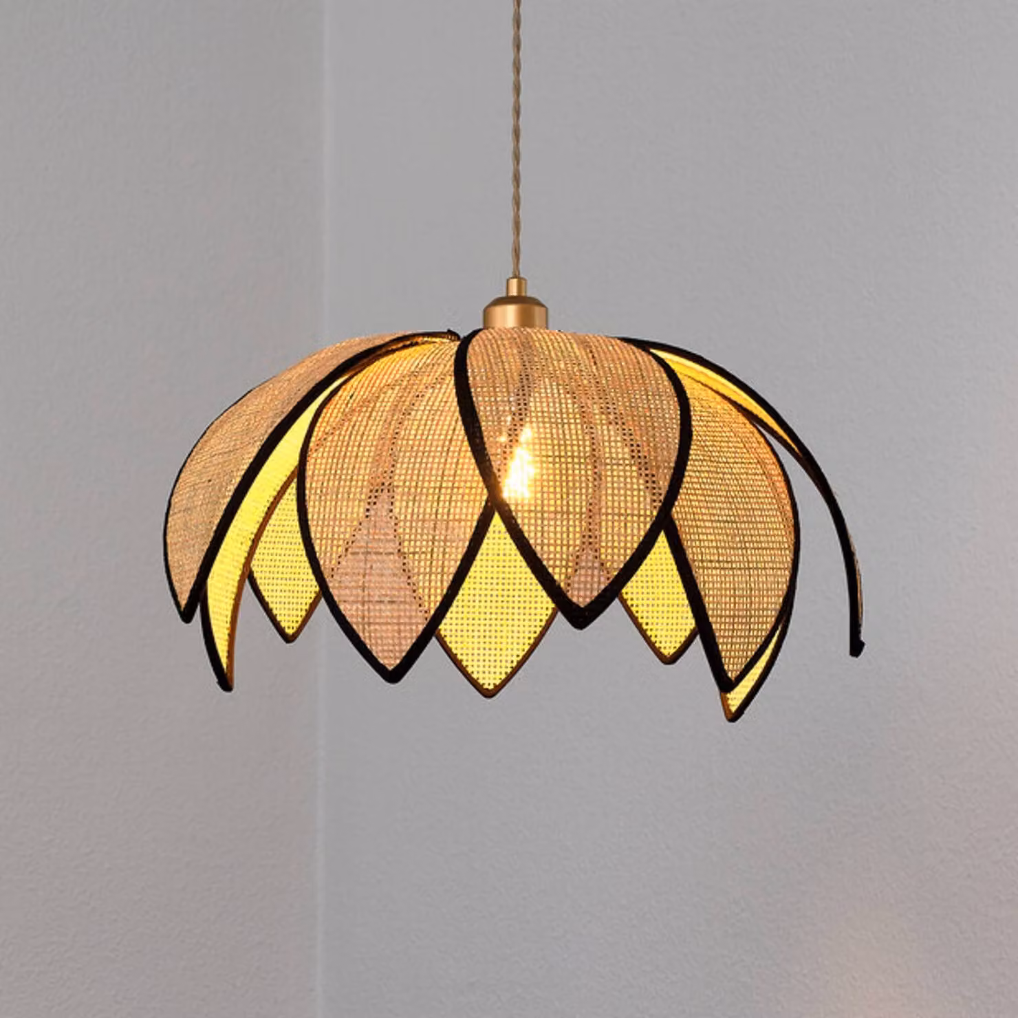 OSRAM Lampada a sospensione Decor Rattan Lotus, dimmerabile, Crema / Ambra, Soggiorno / Sala da pranzo, Legno, Mediterraneo, Lampada a sospensione