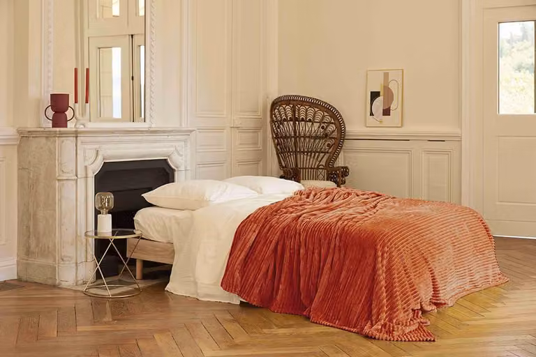 Coperta in pile, dimensioni 240 x 260 cm, color terracotta, 100% poliestere