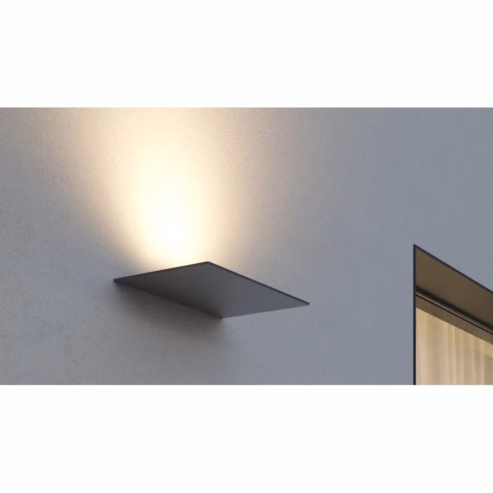 Applique a LED da muro Beneito & Faure Pla XL Nera in alluminio con luce verso l'alto e CCT Switch 2700K/3200K/4000K