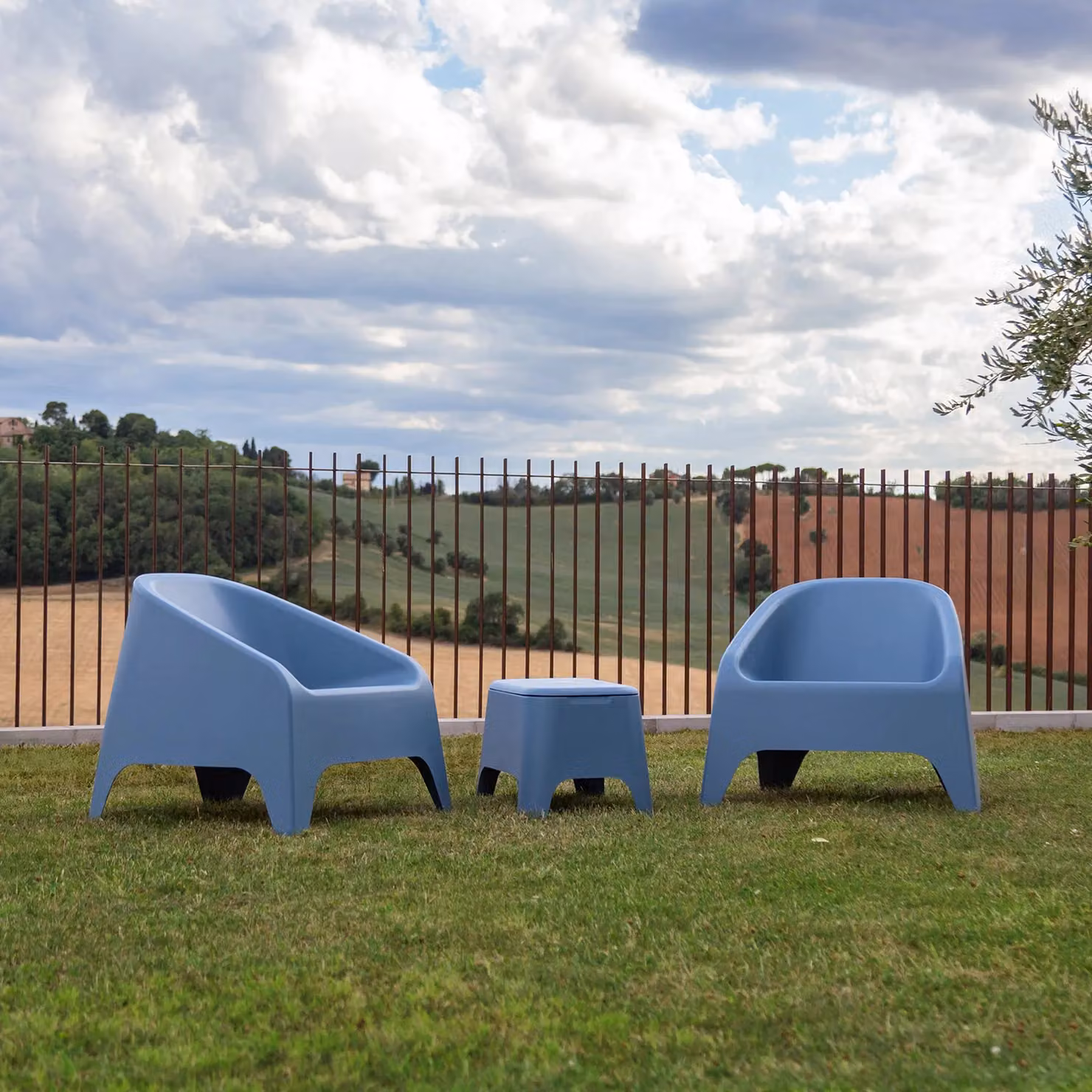Poltrona Matera Toomax Blu in Plastica Opaca H 67 cm x L 75,5 cm x P 78,5 cm – 2