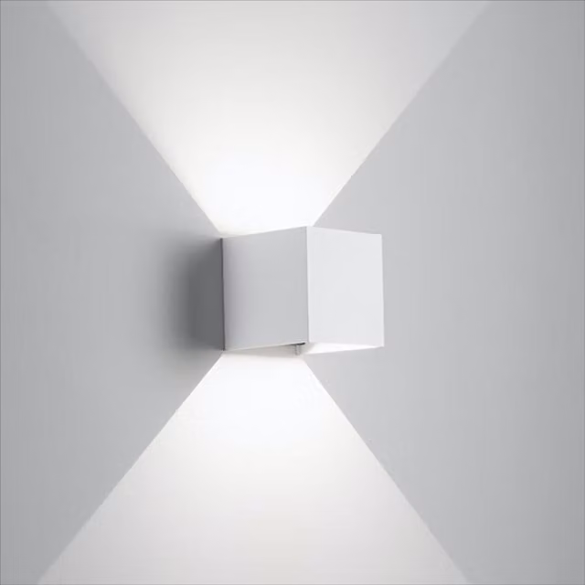 Applique da esterno Isy Cube in alluminio bianco con tecnologia LED e orientamento up/down IP54