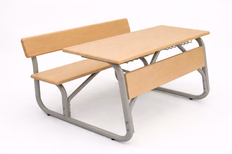 Moderno banco scolastico con robusta struttura in metallo e superficie in legno