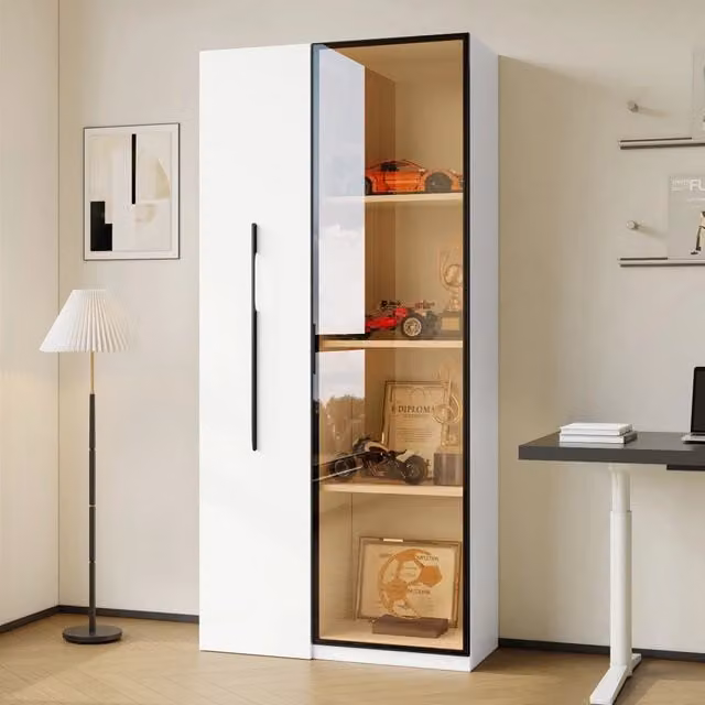 Vetrina Mivray con libreria laterale estraibile a 4 vani, illuminazione LED integrata e ante in vetro temperato, colore bianco, L: 70 cm, P: 40 cm, H: 160 cm