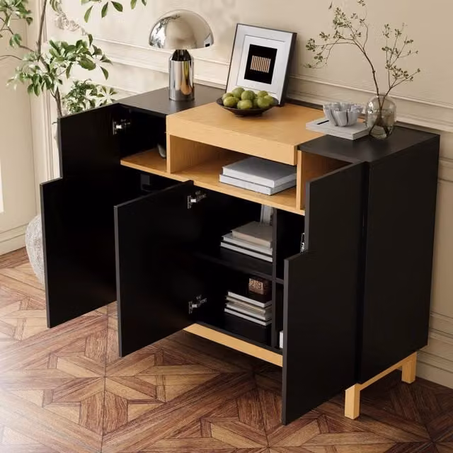 Credenza con tre ante e vano aperto centrale in pannello di particelle nera effetto legno 120.5 × 42 × 96 cm