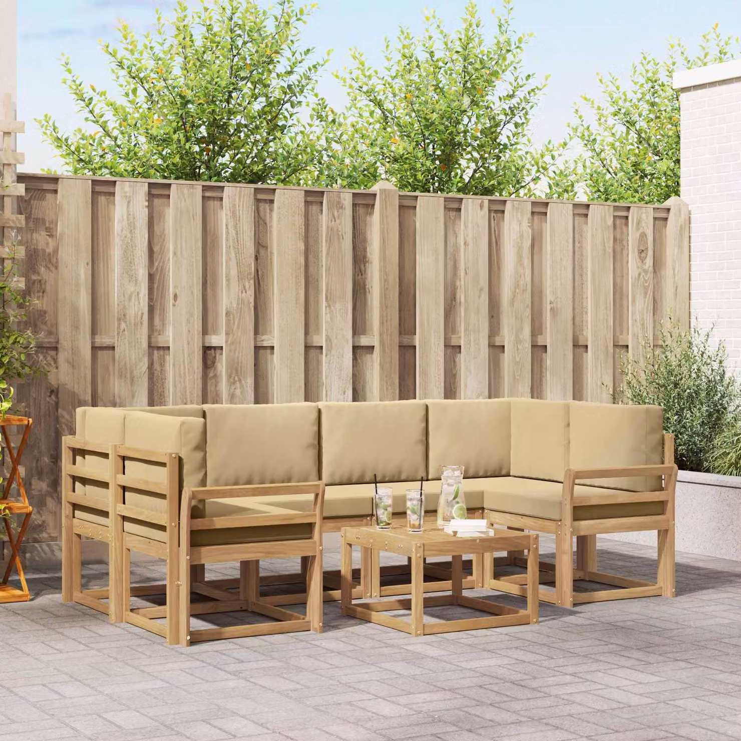 vidaXL Set di divani da esterno a L in legno di acacia con cuscini, 7 pezzi, Bianco, Beige e Marrone