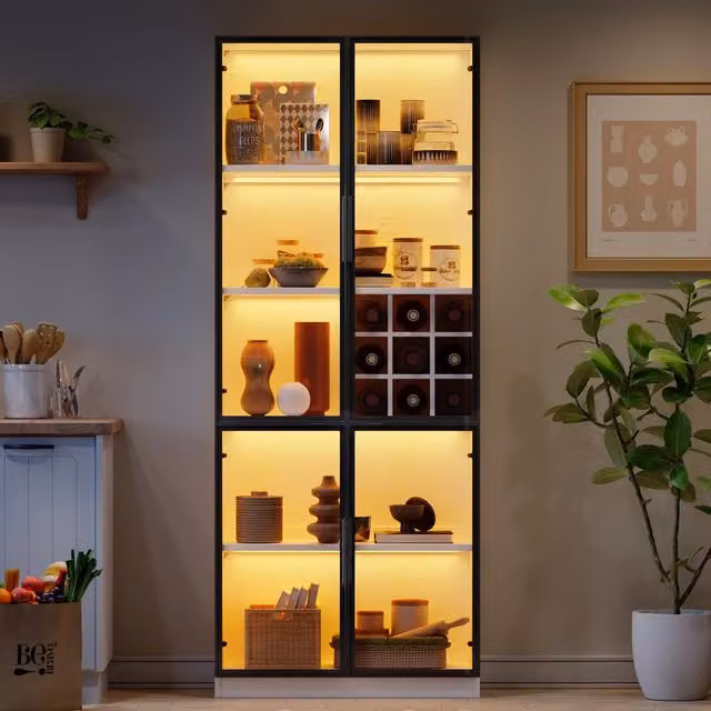 Vetrina alta con ante in vetro 80 x 35 x 200 cm; cinque livelli; portabottiglie e LED; truciolare; bianco
