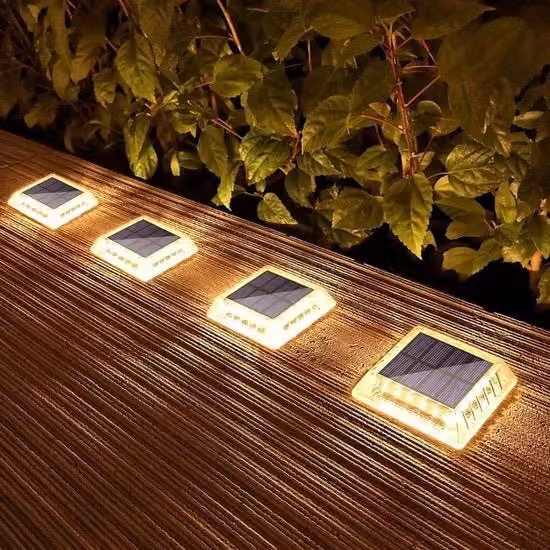 Lampada solare LED bianca con picchetto per giardino e terrazza, illuminazione esterna IP65 con luce bianca calda