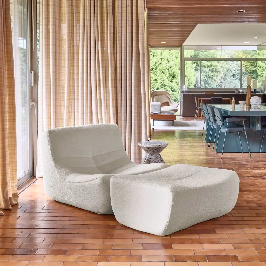Poltrona lounge Sweeek in tessuto bouclé bianco con poggiapiedi coordinato e design moderno per il tuo soggiorno – 2