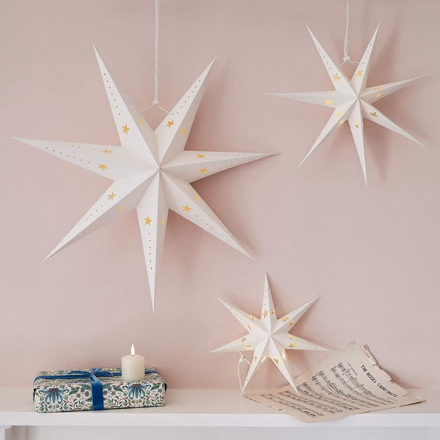 Set di 3 stelle di carta bianche, con 60 LED bianco caldo, alimentate a batteria, con timer, per uso interno