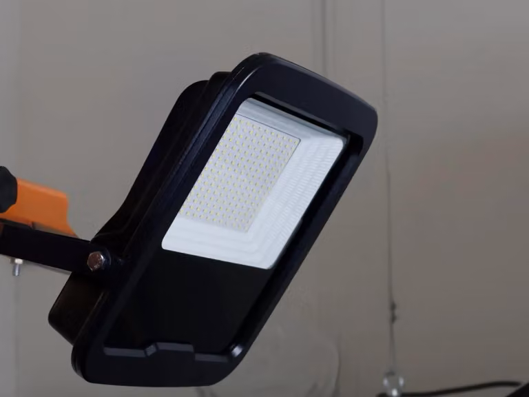 NEDES Riflettore LED esterno professionale, 100W / 5000K / Nero - LF6025