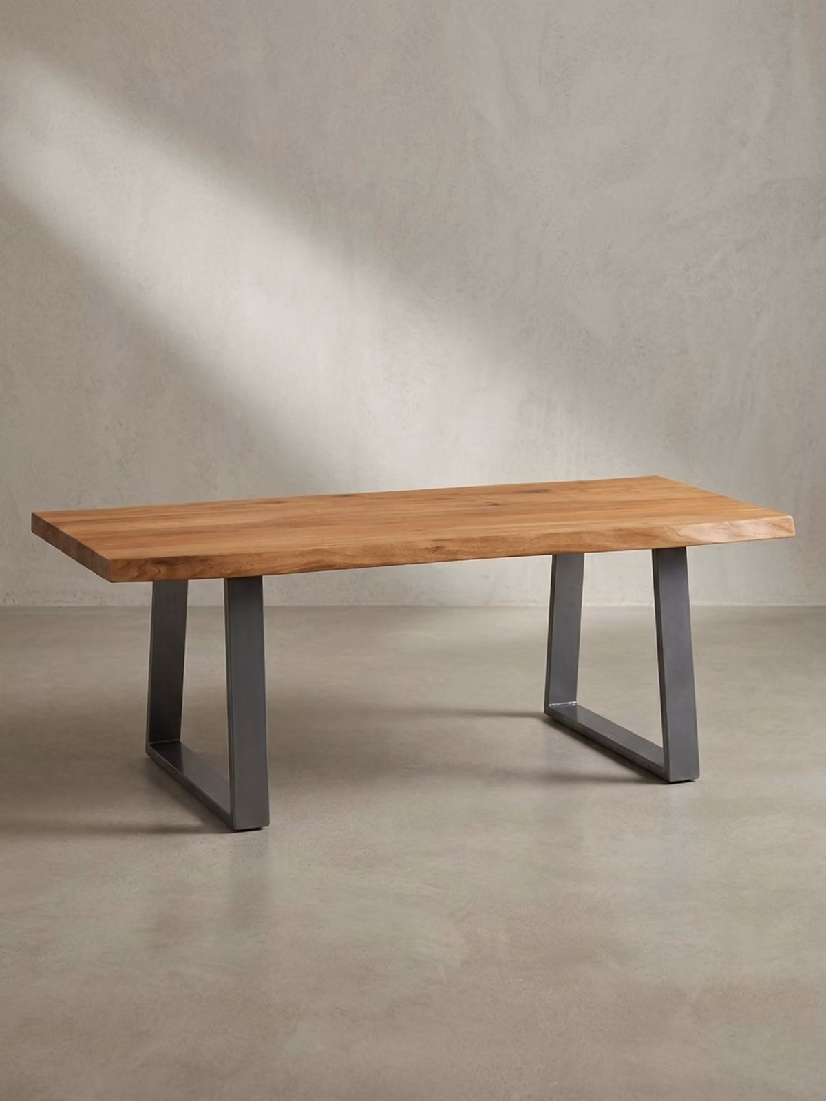 Tavolino da salotto 120x60x46 cm in legno massello di acacia / metallo con bordo naturale, tavolino da salotto di design rettangolare, tavolino da divano marrone, tavolino da caffè con gambe trapezoidali cromate
