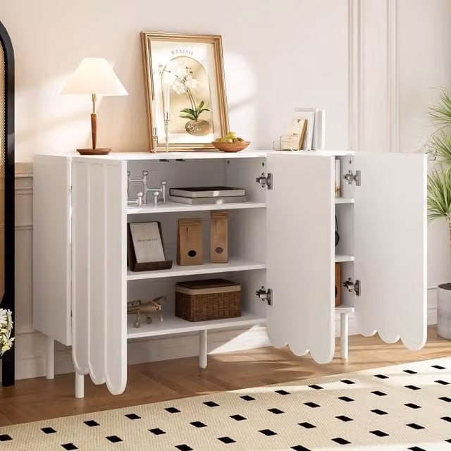 Credenza moderna bianca con ante ondulate in MDF e dettagli in metallo per soggiorno, sala da pranzo o ufficio, L 120 cm x P 35 cm x H 80 cm