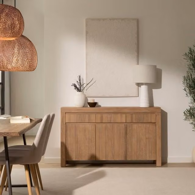 Credenza stretta Banak in legno di acacia color beige e marrone con finitura opaca