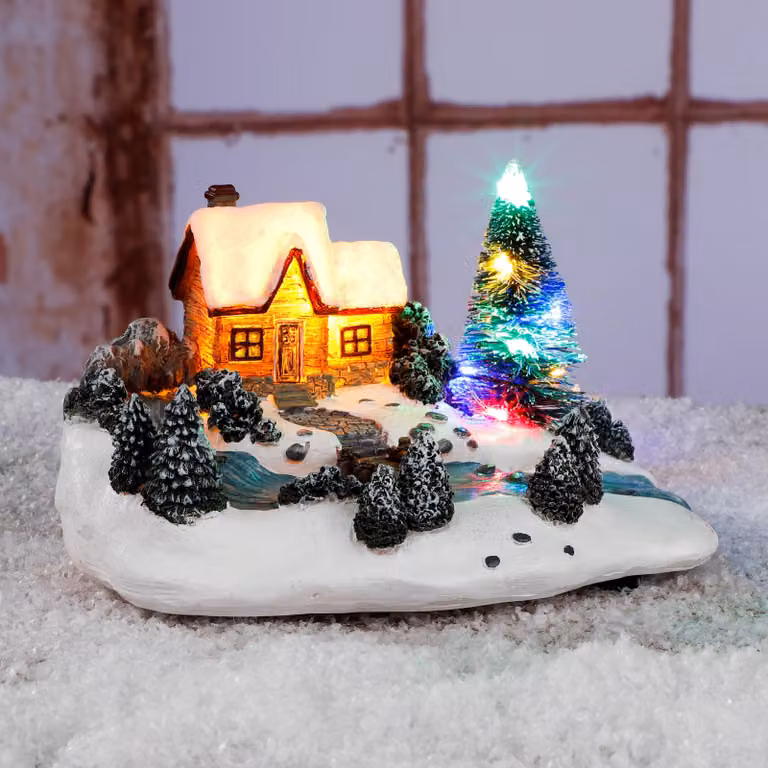 Scena natalizia a LED - 18 cm - Casa con abeti illuminata con 6 LED colorati