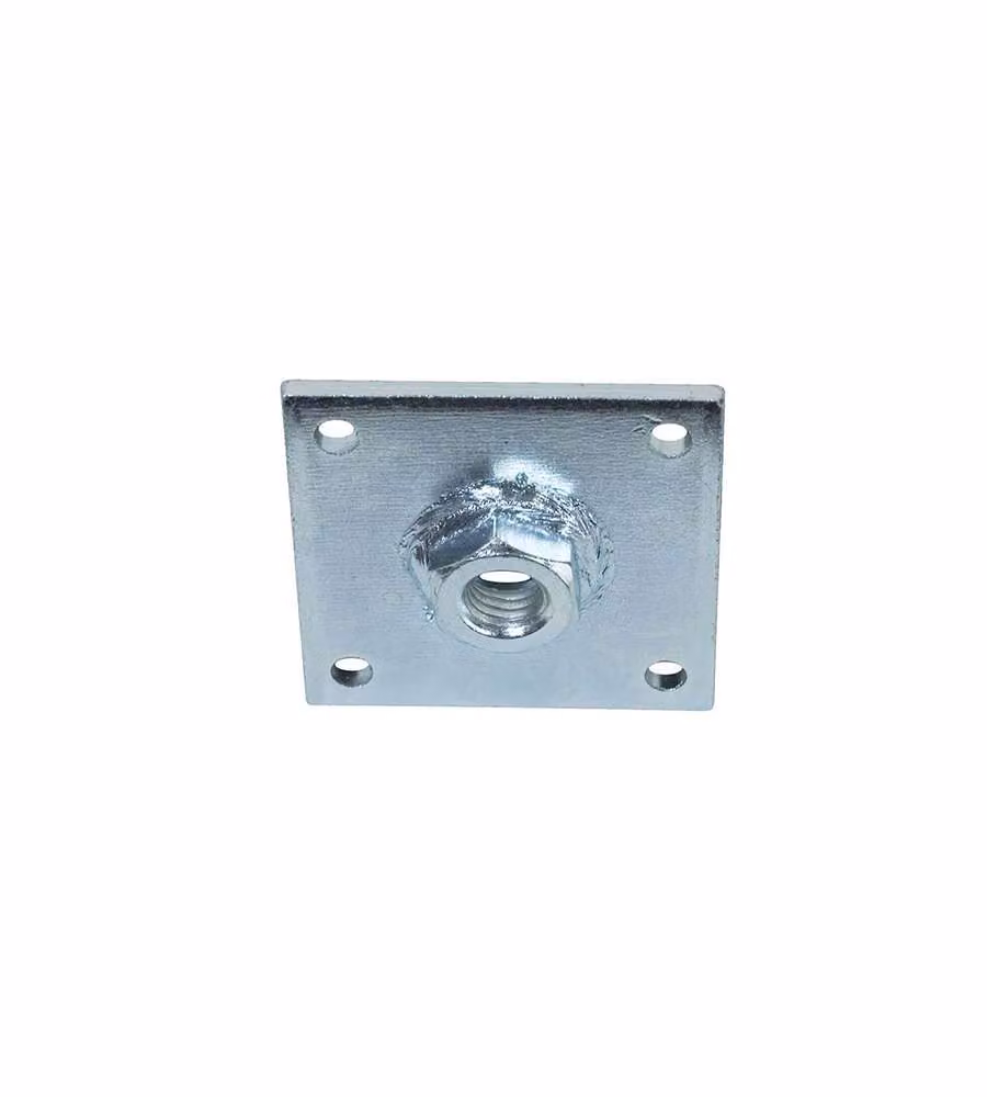 Piastrina con dado saldato 50 x 50 spessore 3 - dado M8