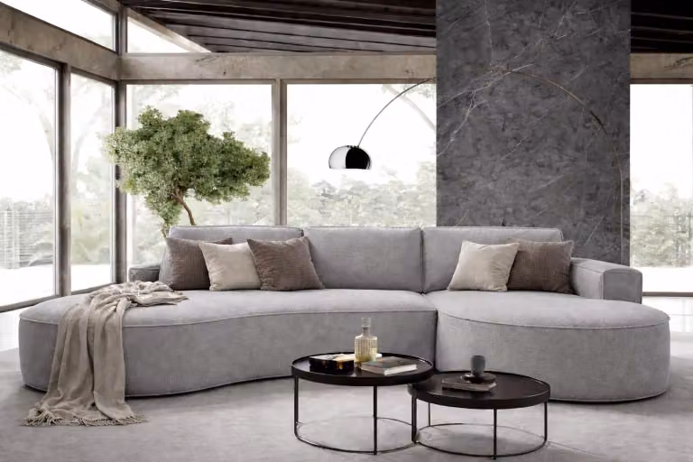 Divano angolare GUTTO MOLLY con forma arrotondata, disponibile nei colori beige, grigio chiaro, verde ruggine e in tessuto vellutato. Design moderno e di tendenza! Modello 2025 (con funzione letto)