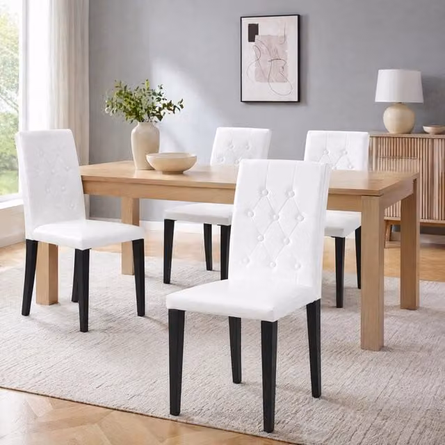 Set di 4 sedie da pranzo OKWISH in ecopelle bianca con schienale trapuntato e gambe in metallo nero, L: 50 cm, P: 40 cm, H: 109 cm