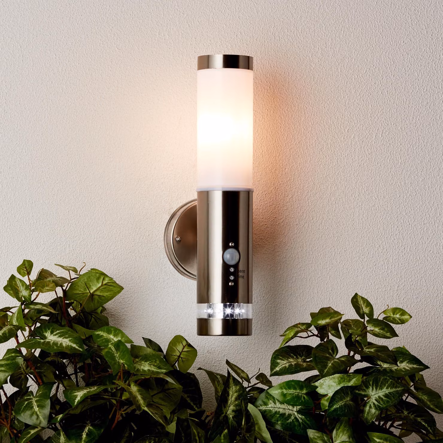 Lampada da parete esterna, dimensioni 38x15 cm, grado di protezione IP44, anello LED, sensore di movimento, colore argento