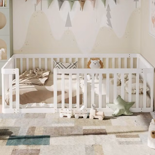 Letto singolo 90x200 cm in legno di pino con recinzione semiaperta; bianco