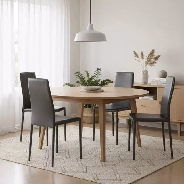 Set di 4 sedie da pranzo imbottite in similcuoio grigio scuro Luma con struttura in metallo facili da pulire | Duzzle