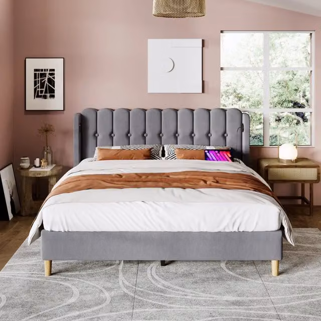 Letto imbottito 140x200 cm con testiera a pannelli; USB e Type-C; lino grigio