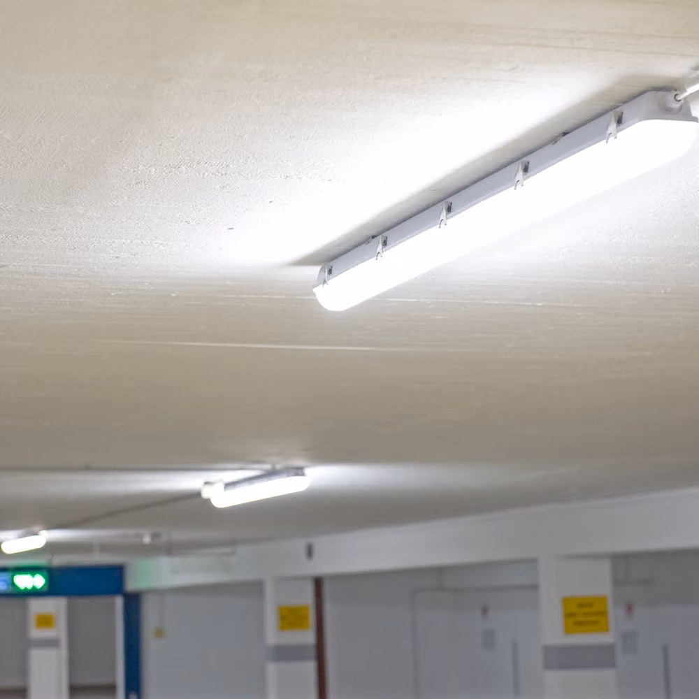 DOTLUX Apparecchio LED a prova di umidità MISTRAL IP66 640mm max37W 4000K smerigliato