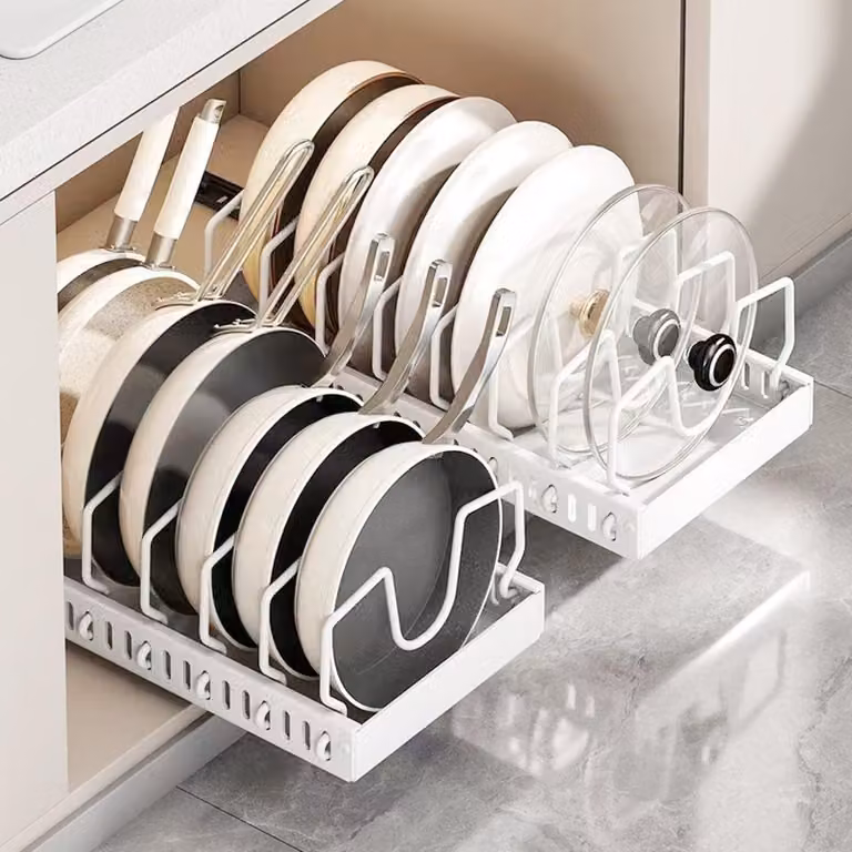 Set di 2 contenitori estraibili e organizer per pentole e padelle, con 8 divisori regolabili, dimensioni 21x42x3,2 cm