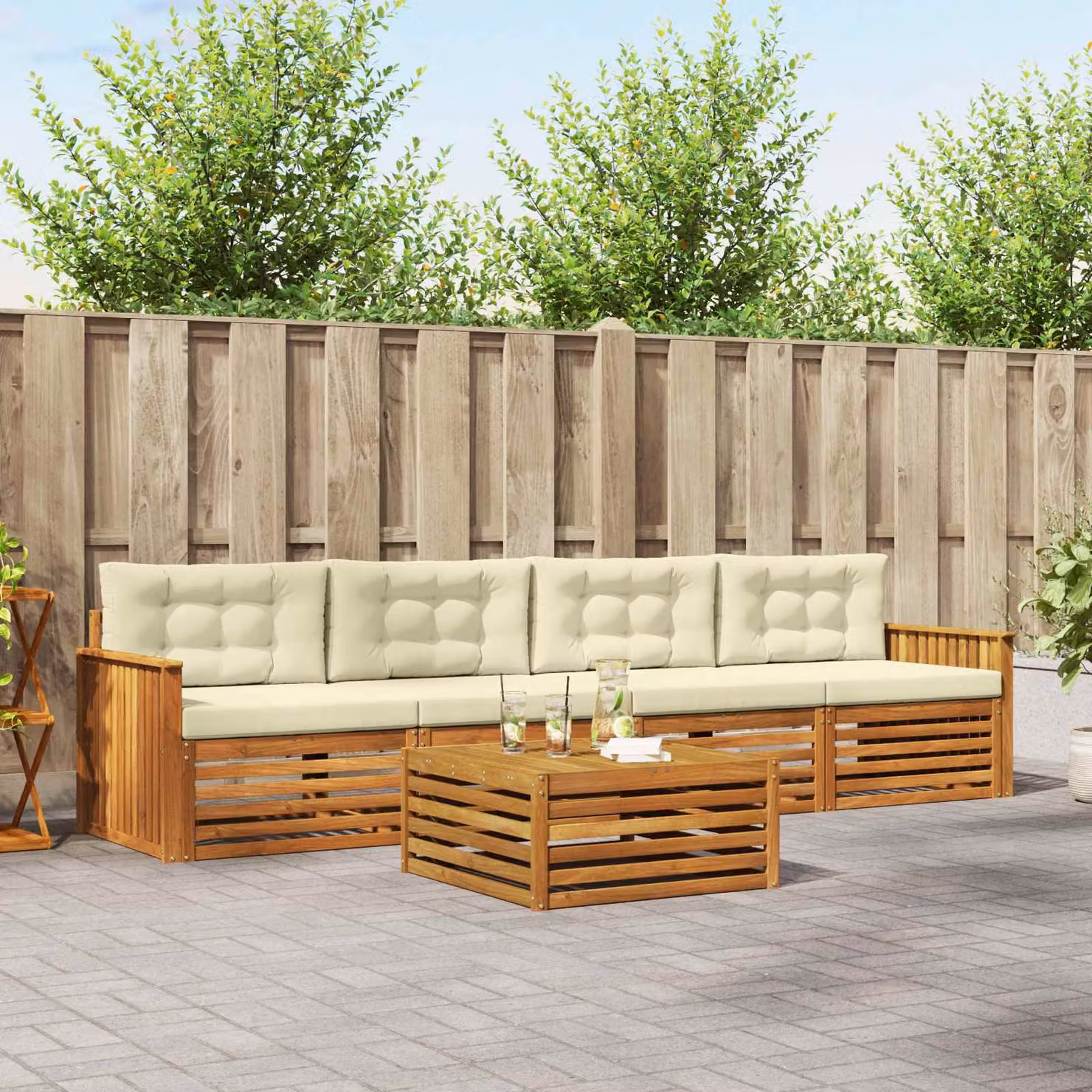 Set di divani da esterno vidaXL in legno di acacia con cuscini, colore beige e bianco