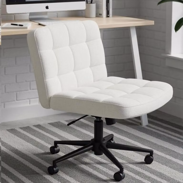 Sedia ergonomica per ufficio - Sedia girevole - Seduta ampia per sedersi a gambe incrociate - Regolabile in altezza - Con braccioli - Con rotelle - Rivestimento in sherpa bianco