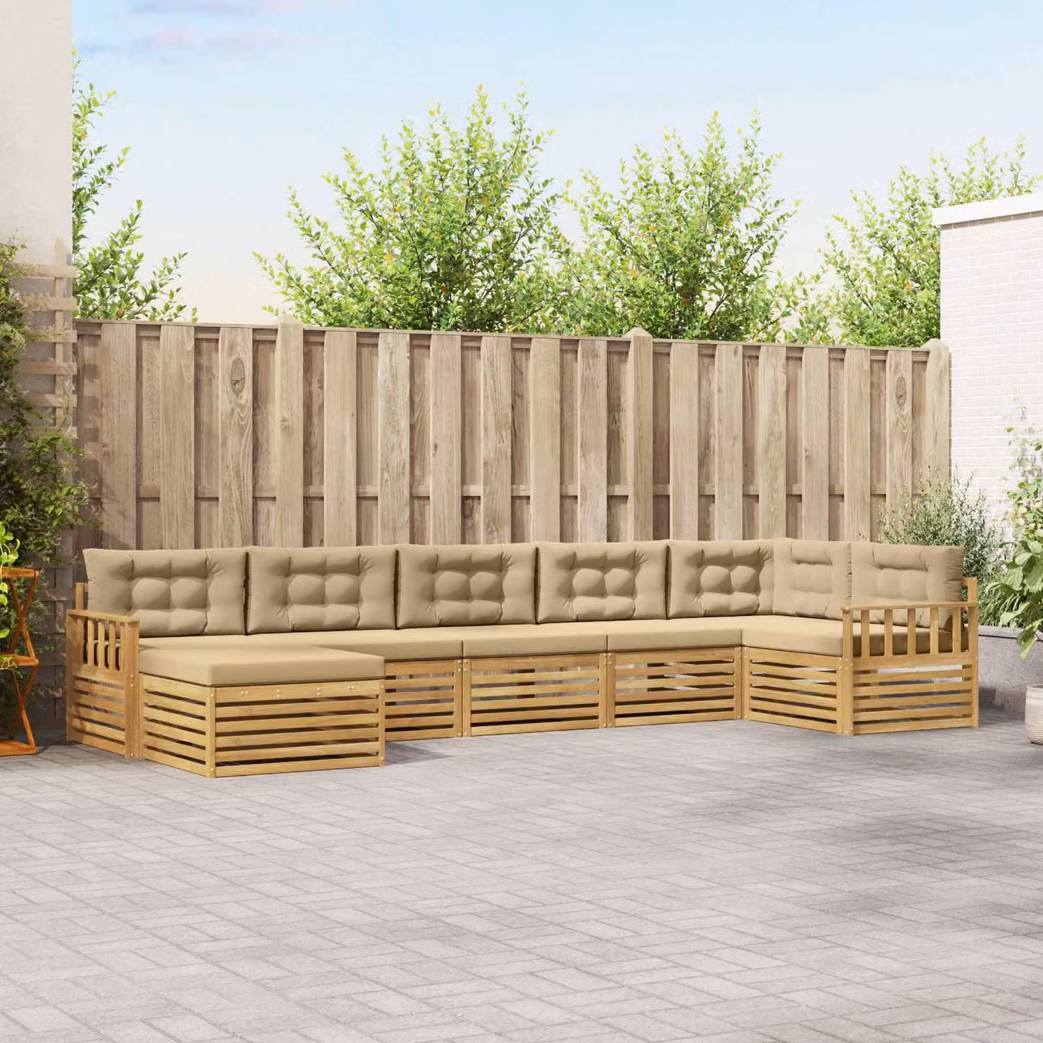 Set di divani da esterno vidaXL a forma di L composto da 7 pezzi in legno di acacia con cuscini in bianco, beige e marrone