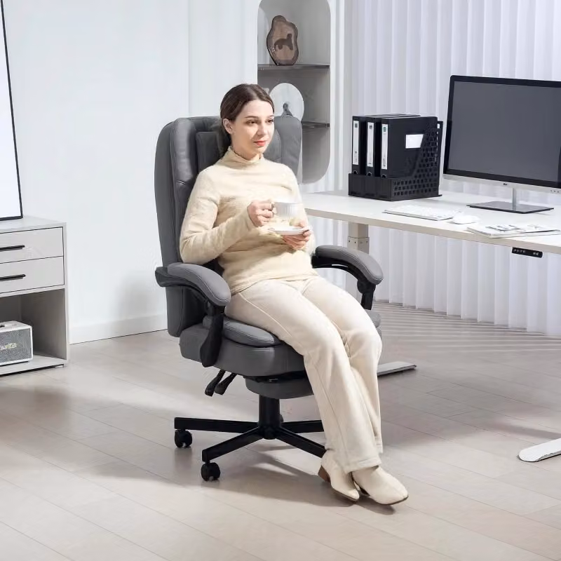 Sedia da ufficio ergonomica Chicfurn in microfibra grigia con massaggio, poggiapiedi, poggiatesta e rotazione a 360 gradi L: 64 cm, P: 69 cm, H: 120 cm – 2