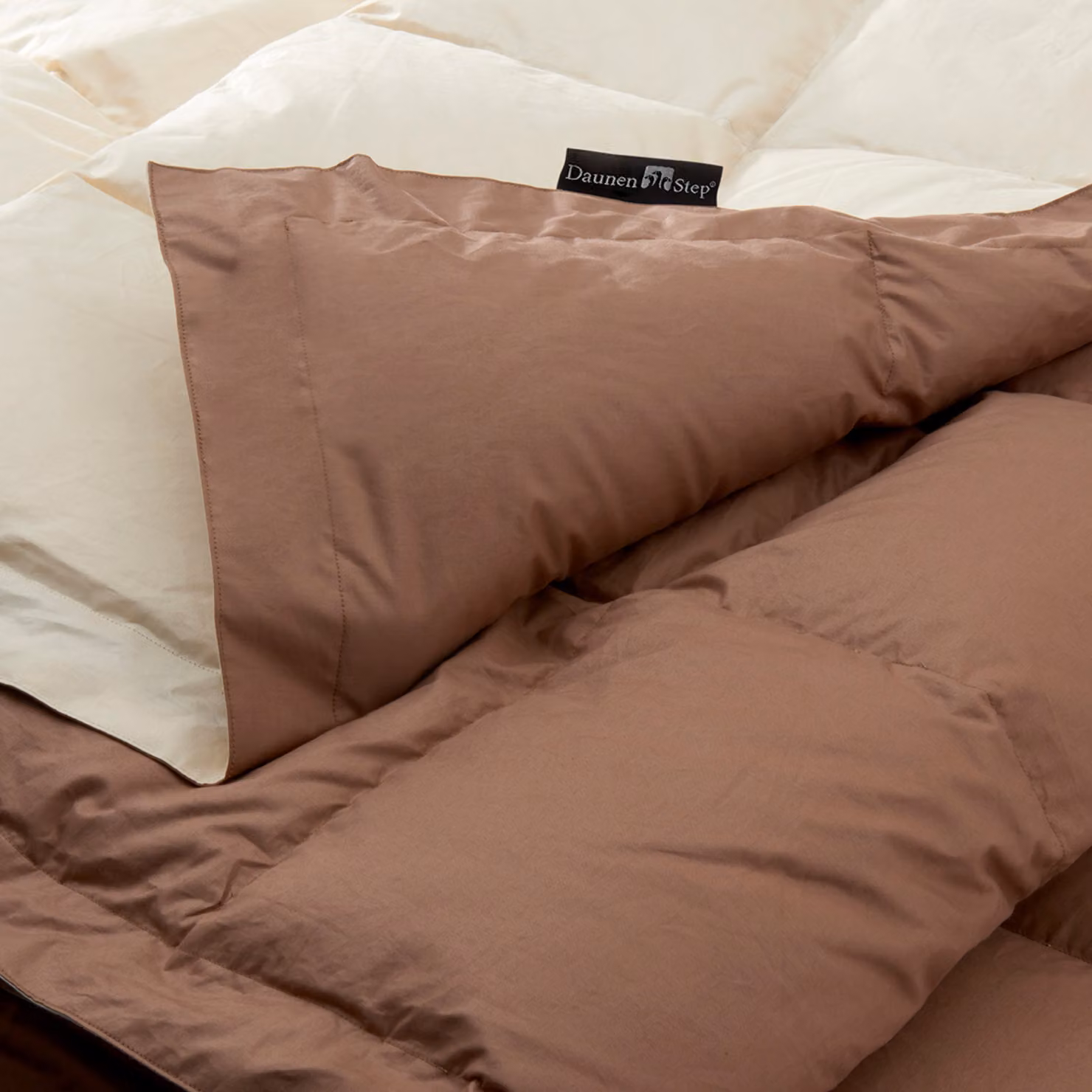 Trapunta DaunenStep in microfibra bicolore color nocciolato, traspirante e anallergica per tutto l'anno – 2