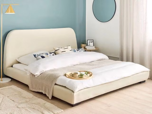 Letto Beliani in tessuto beige con doghe in legno e design classico L/P/H: 226 x 180 x 101 cm