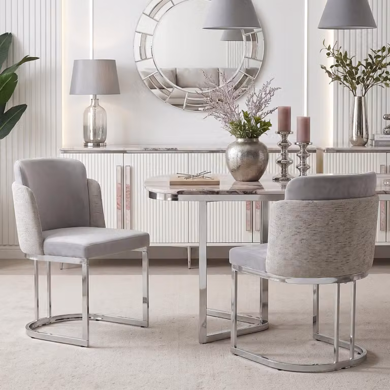 Flieks: 2 sedie da pranzo con gambe argentate, comode e traspiranti, rivestite in tessuto di chenille, ideali per la cucina, imbottite, colore grigio chiaro e argento