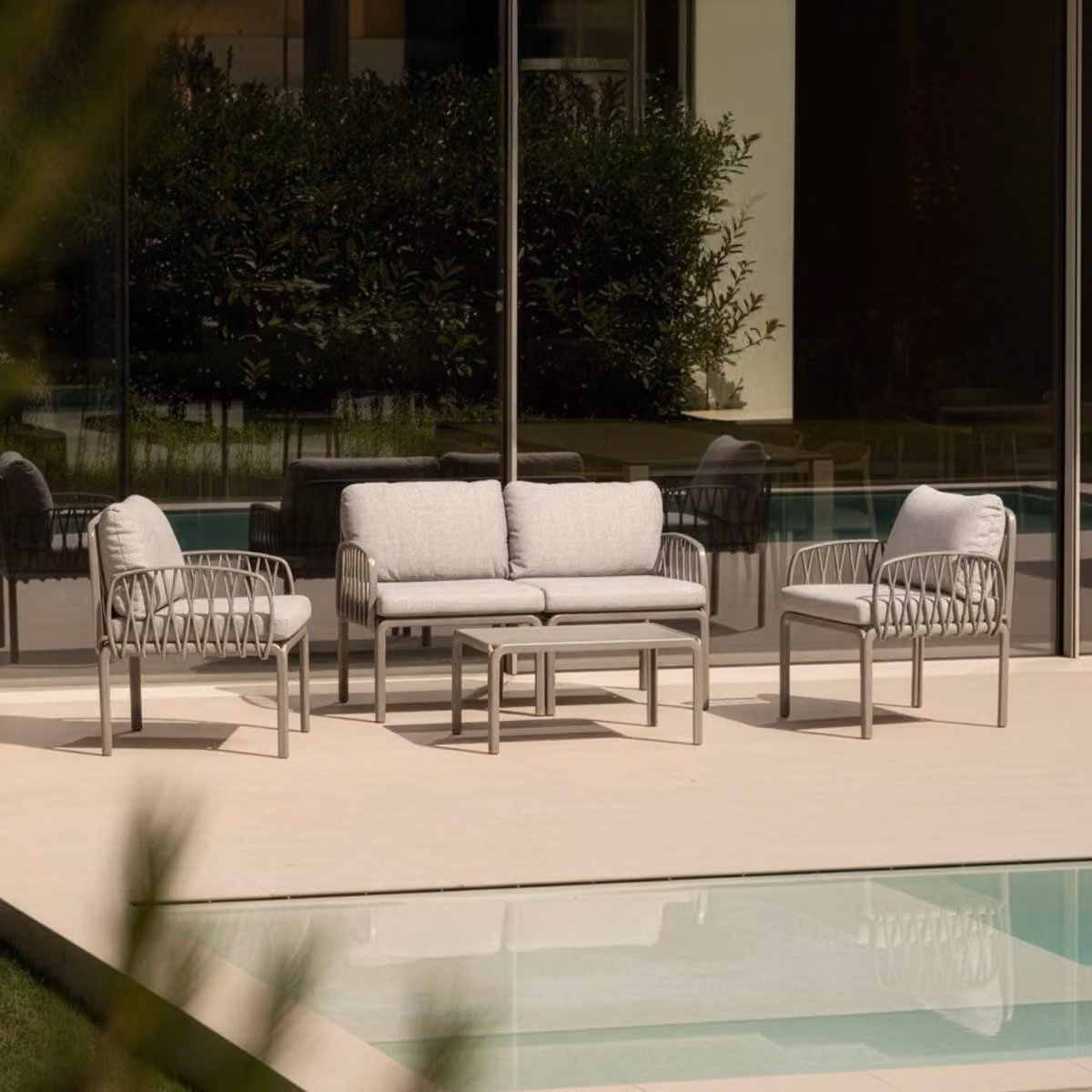 Set di mobili da giardino Divano con tavolo 2 poltrone Portofino Grand Soleil - Iuta beige