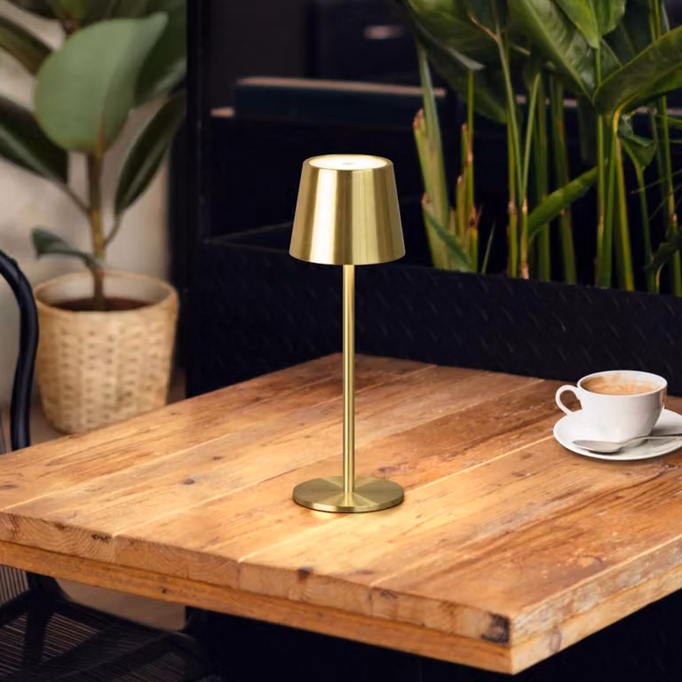 FH Lighting Lampada LED da tavolo a batteria Roxi, color ottone, metallo, IP54 Dimmer dimmerabile, Ottone / Oro, Soggiorno / Sala da pranzo, Metallo, Moderno