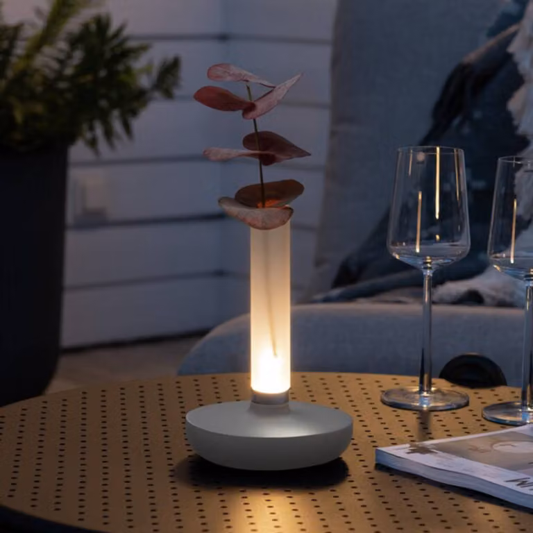 Konstsmide Lampada LED tavolo Biarritz IP54 accu, CCT, bianco Biarritz, dimmerabile, Bianco / Opale, Alluminio, Moderno