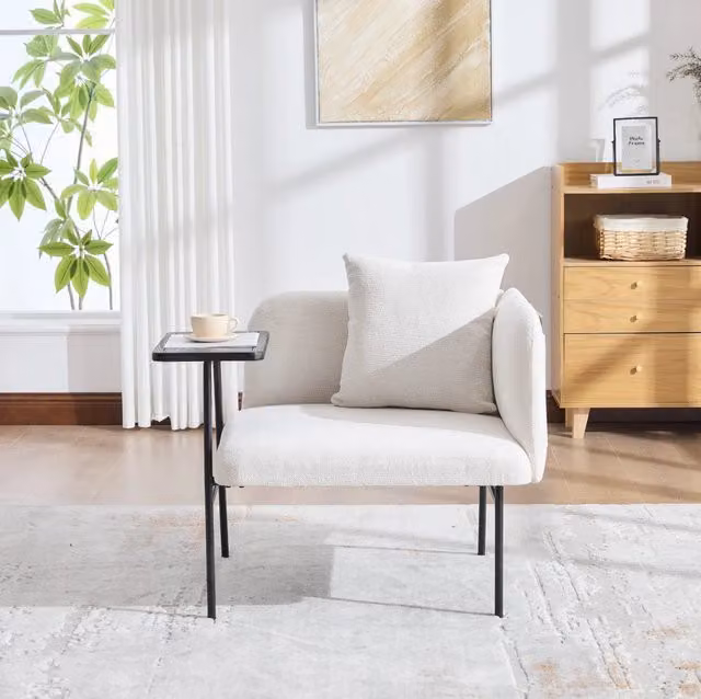Poltrona relax MODFU in chenille beige con tavolino laterale e tasche portaoggetti, stile scandinavo, L: 86 cm, P: 72 cm, H: 71 cm