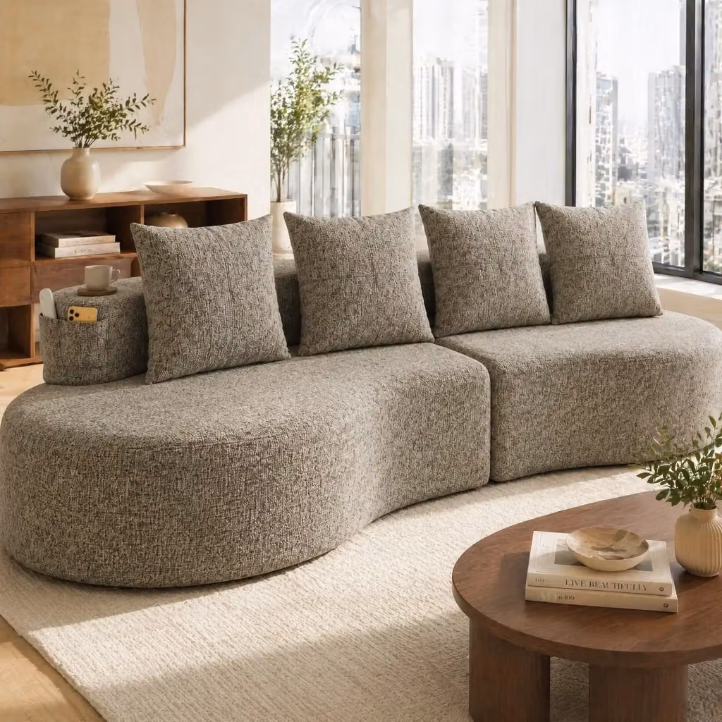Divano moderno Mivray in tessuto beige o grigio con cuscini decorativi e portabicchieri integrati – 2