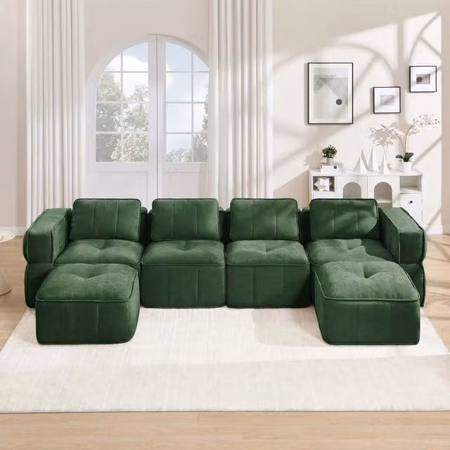 Divano modulare a L Minimal da 4 posti con 2 poggiapiedi coordinati in tessuto verde morbido