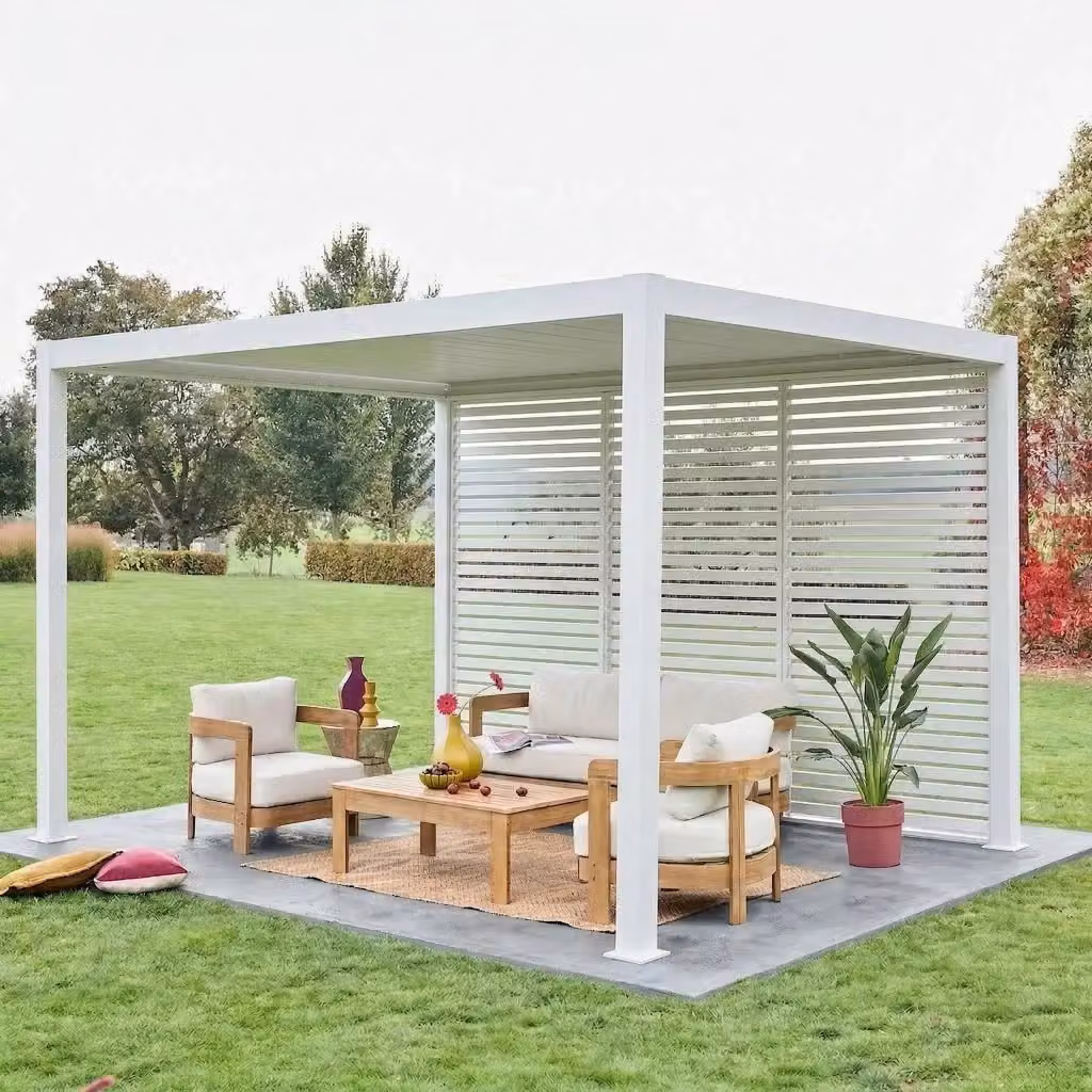 Pergola bioclimatica Sweeek in alluminio e acciaio, bianco, L: 400 cm, P: 300 cm, H: 250 cm, con 3 persiane da 130 cm – 2