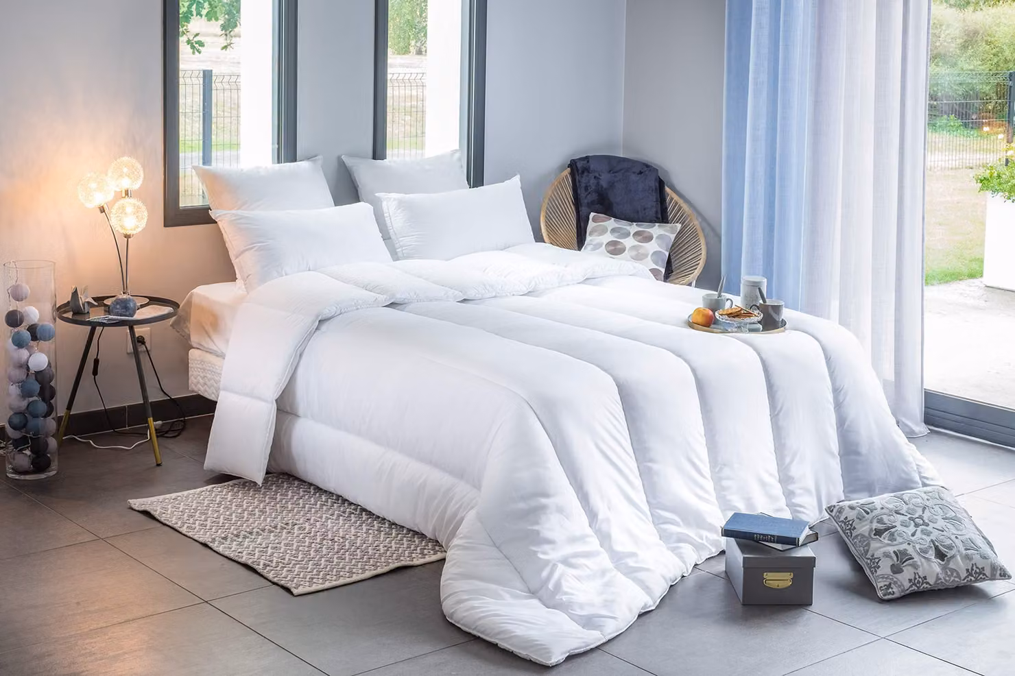 Copertura per letto matrimoniale, 240 x 220 cm, con imbottitura termica, in fibra sintetica, colore bianco