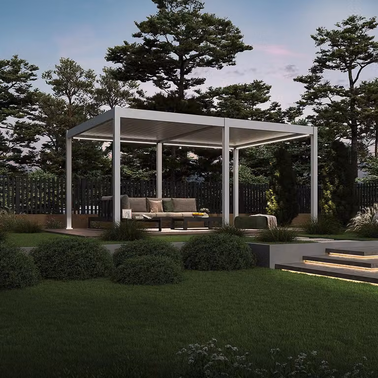 Pergola elettrica Weide E-Deluxe interamente in alluminio, 3,6x5,3 m, con tetto a lamelle bianco