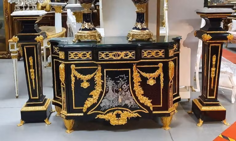 Casa Padrino set di mobili barocchi nero/oro - 1 cassettiera barocca e 2 colonne barocche - Sontuosi mobili barocchi