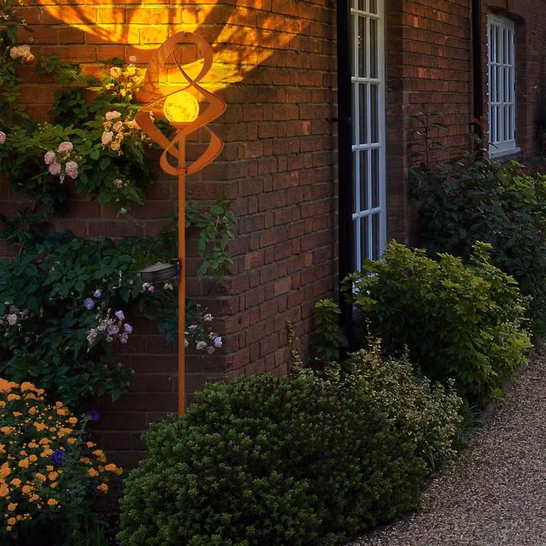 Luce solare a LED, IP44, picchetto a terra, batteria ricaricabile, color ruggine, H 90cm