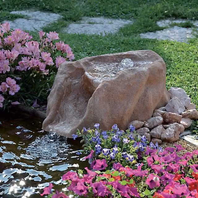 Roccia Artificiale con Sorgente 65x50x30 cm per Laghetti da Giardino in Vetroresina