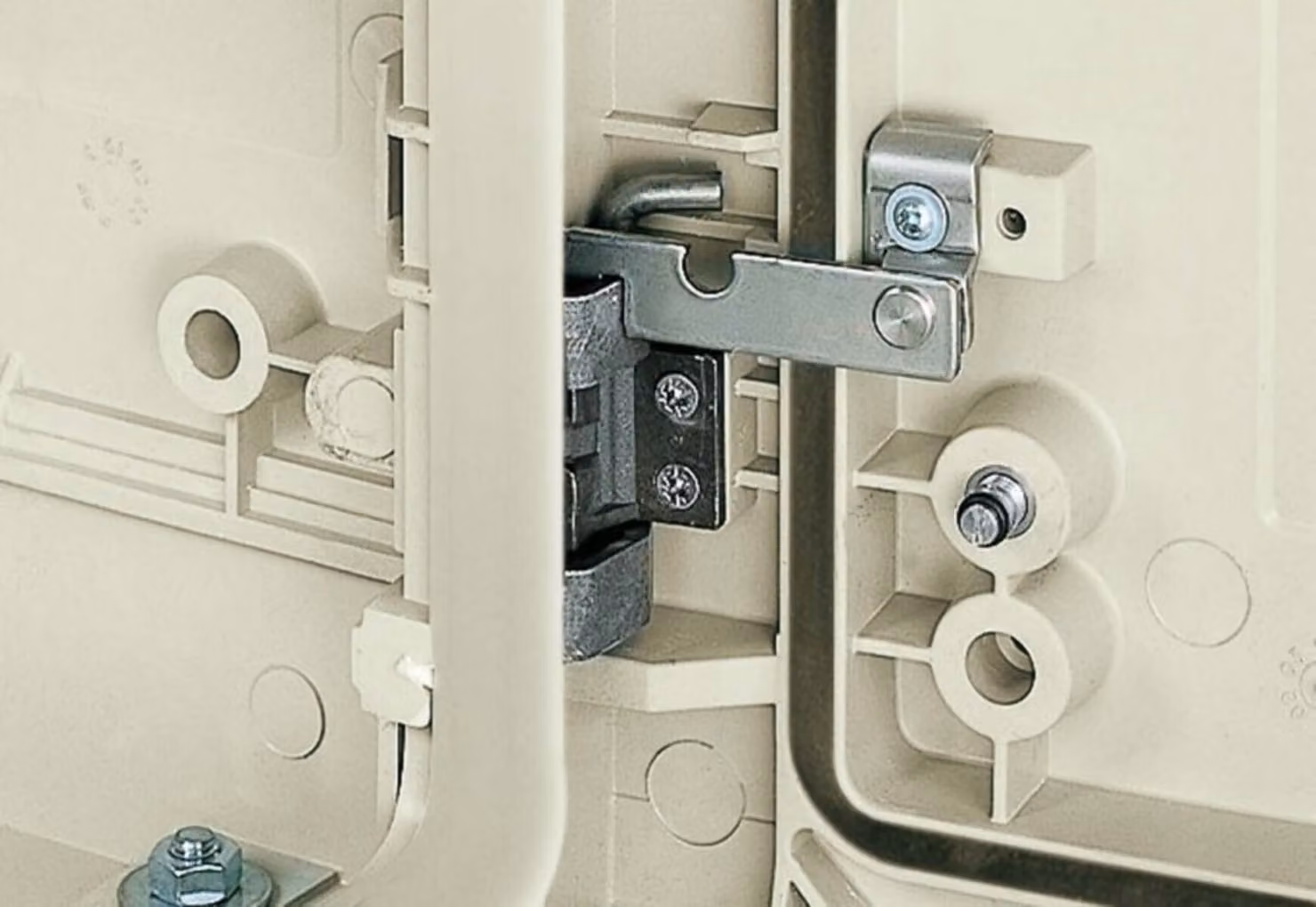 Schneider Electric Blocco per porte NSYRETPLA